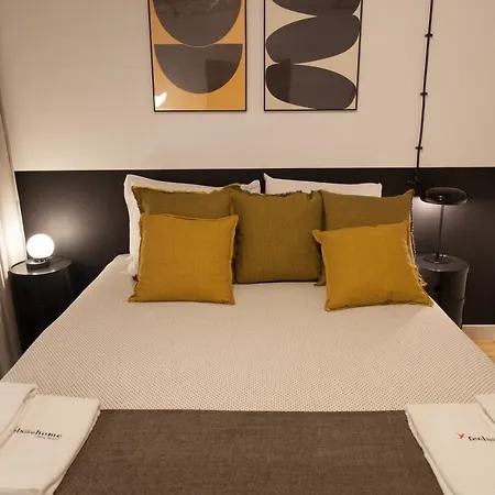 Flh Intendente Elegant Mezzanine With Balcony Лісабон