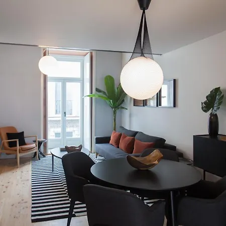 Flh Intendente Elegant Mezzanine With Balcony 리스본